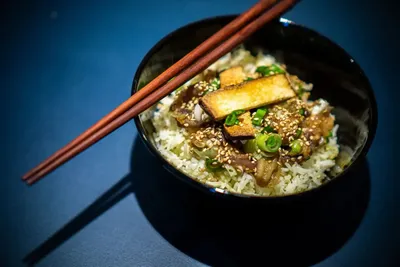 Cover image for Würziger Tofu-Stirfry mit Reis