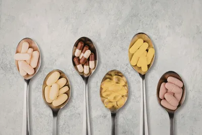 Cover image for Nahrungsergänzungsmittel: Zwischen Nutzen und Risiko