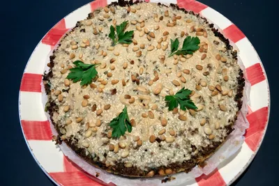 Cover image for Couscoustorte mit Tahini & Pinienkernen