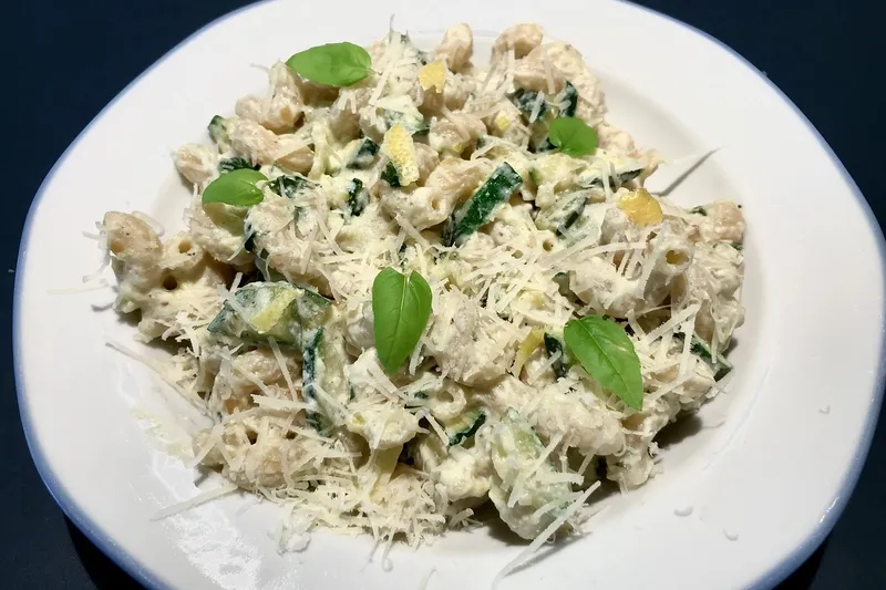 Zucchini-Basilikum-Pasta
